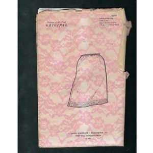 Vintage 1969 Dolores Of St Paul Misses Taffetized Half Slip Pattern S-L Uncut
